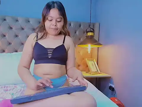 Kyliee_Sweett webcam