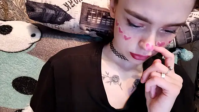 CaraDelevingnee webcam