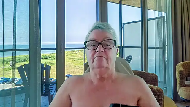 Mystery-Grandmother webcam