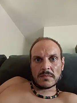 Ilovesquirt84 webcam