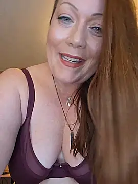 bbwqueenbeee (F milf) - Asshole peek outside