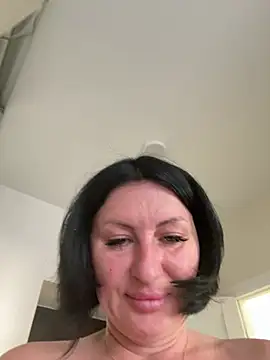 KimmmyVelour webcam
