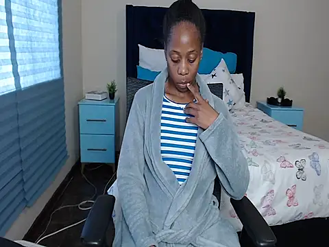 QUEENMANDYY webcam