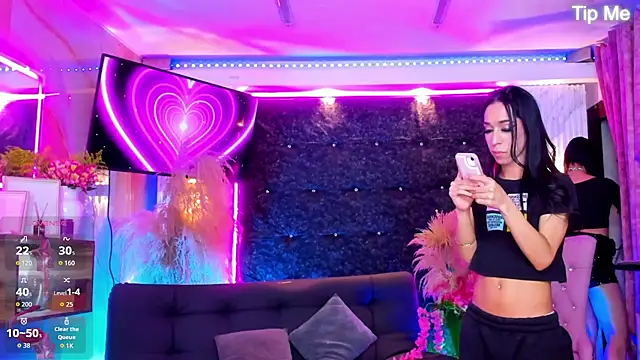 Queens_Wonders_Blonders webcam