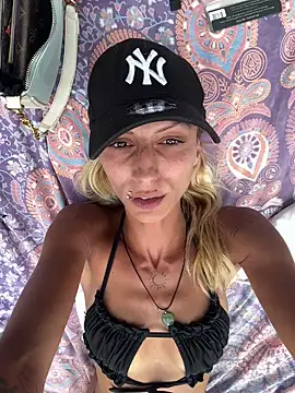 GirlHannah live cam on StripChat
