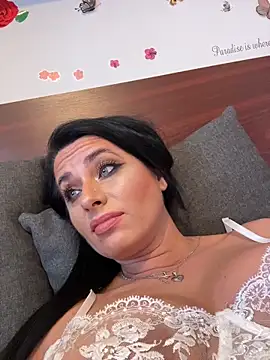 Hotmomcheckk_ webcam