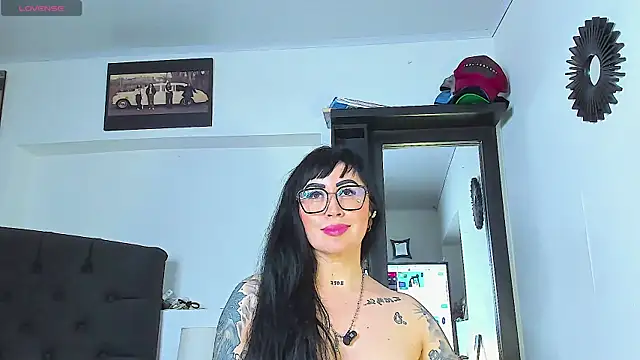 Vicky_hotmilf webcam
