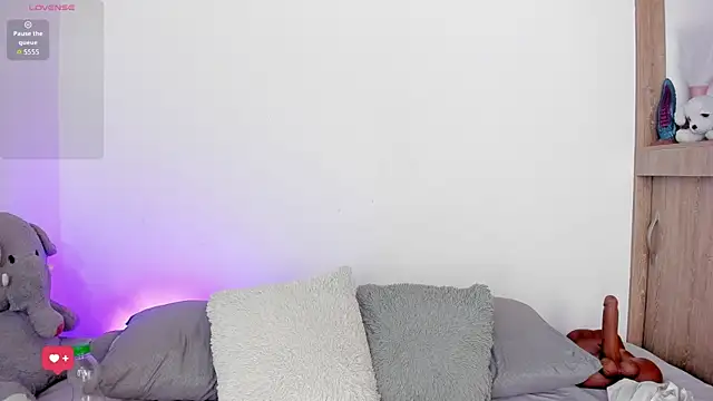 TianaGlow44 webcam