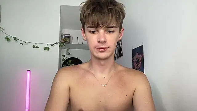 YourMilkyGuy webcam