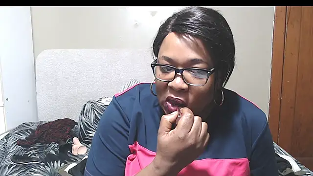 BUSTYQUEEN56_ webcam