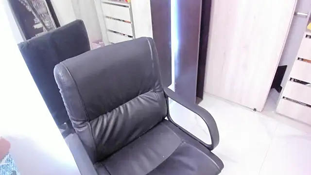 BellaFlaming webcam