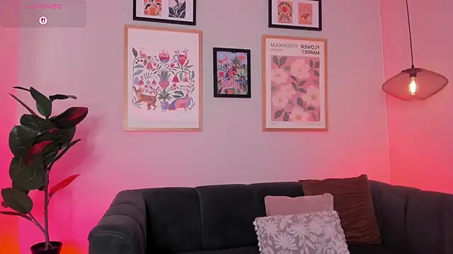 Tiffany_Low webcam