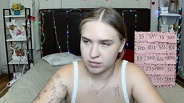 LauraHlot webcam