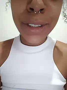 Julia_Pretinha webcam