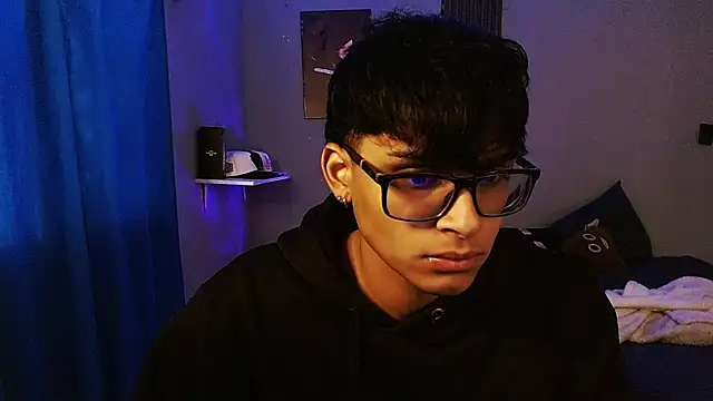 Mr_yisuzz webcam