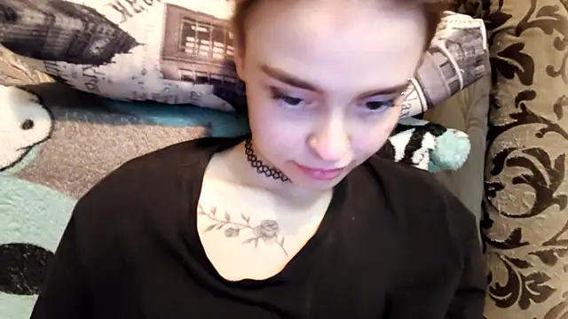 CaraDelevingnee webcam