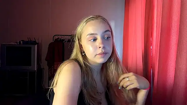 ZoraDearmon webcam
