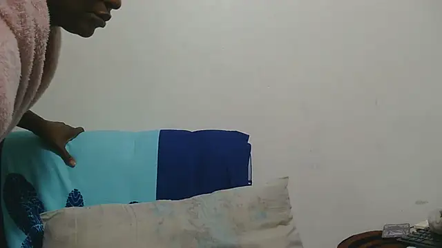 sluttylaura21 webcam