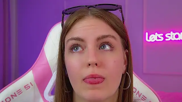 SofiaSarvains webcam