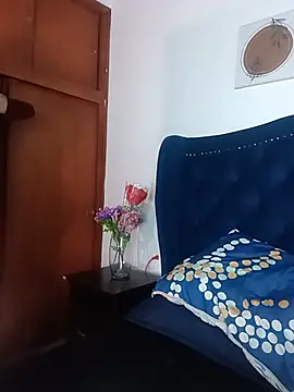 _Luna_Blooms webcam