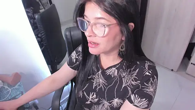 BellaFlaming webcam