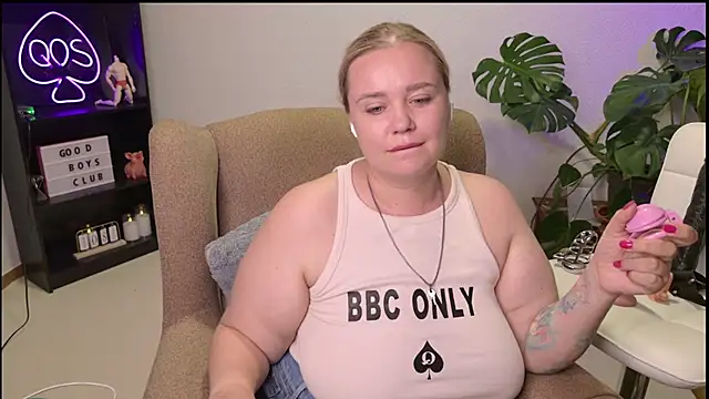 MargotGrey webcam