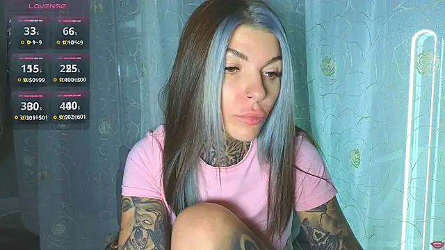 Миниатюра прямого эфира tattooedBabyy с #girls и #hd