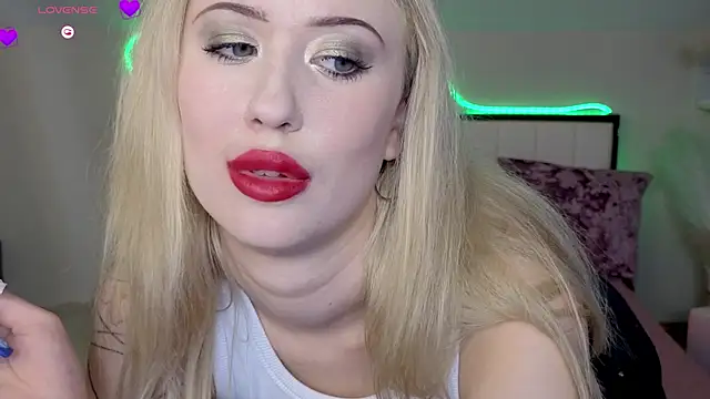 SashaBrooks webcam