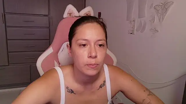 MommyMiaWs webcam