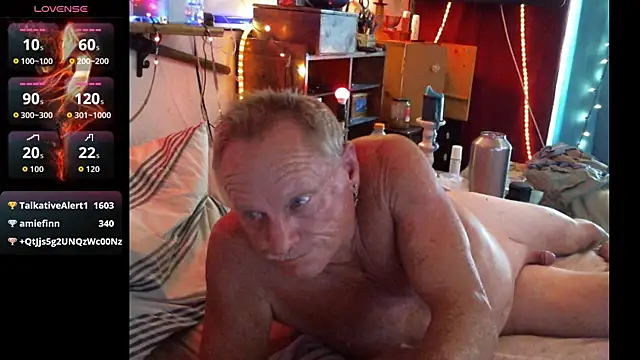 Pussyeat2please webcam