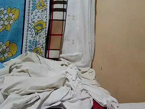 NaughtyNyra webcam