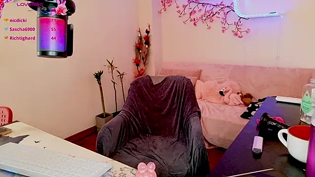 austriangirl99 (Ask my age) - Arschmassage mit Öl und Spanks