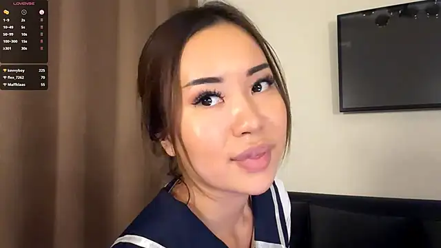 Ur_neighbor_Kira webcam