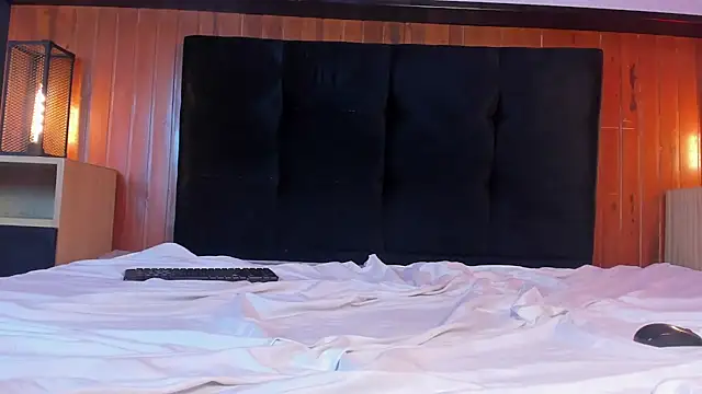 Cheys_Mast live sex cam