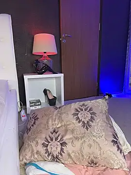 BellaKarma webcam