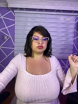 MiiaaJoness webcam