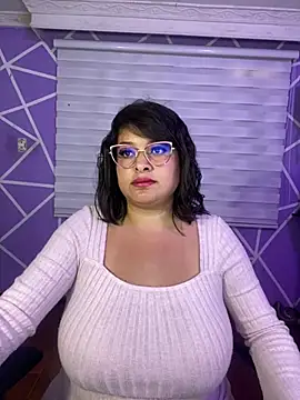 MiiaaJoness webcam