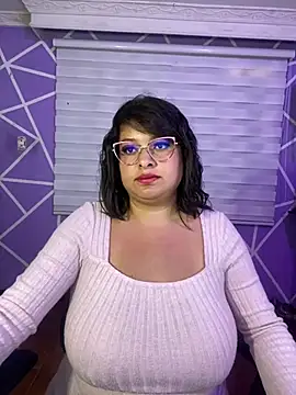 MiiaaJoness webcam