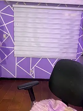 MiiaaJoness webcam