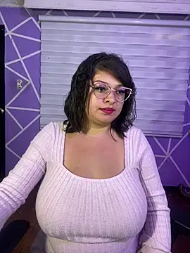 MiiaaJoness webcam