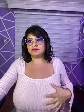 MiiaaJoness webcam