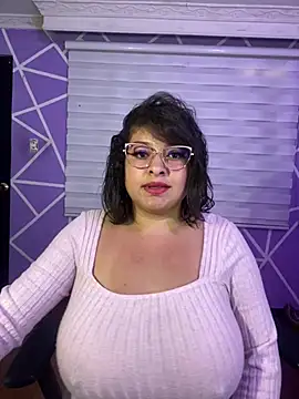 MiiaaJoness webcam