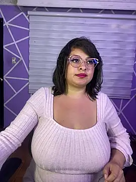 MiiaaJoness webcam