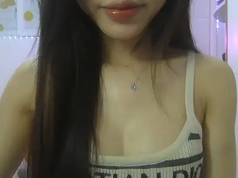 Lov3lily webcam