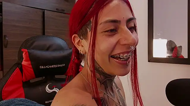 selene_red_ webcam