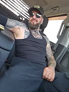 beardedtattood (Ask my age) - Good afternoon daddy 😈