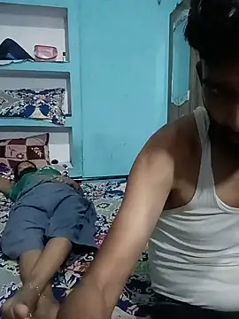 RoyalDesiCouple webcam