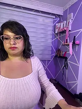 MiiaaJoness webcam