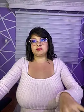 MiiaaJoness webcam
