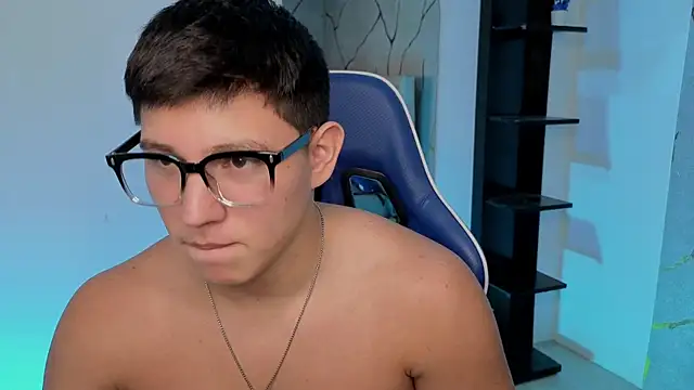 jamescr_ (M twink) - Spit my cock bitch...!!! and suck it